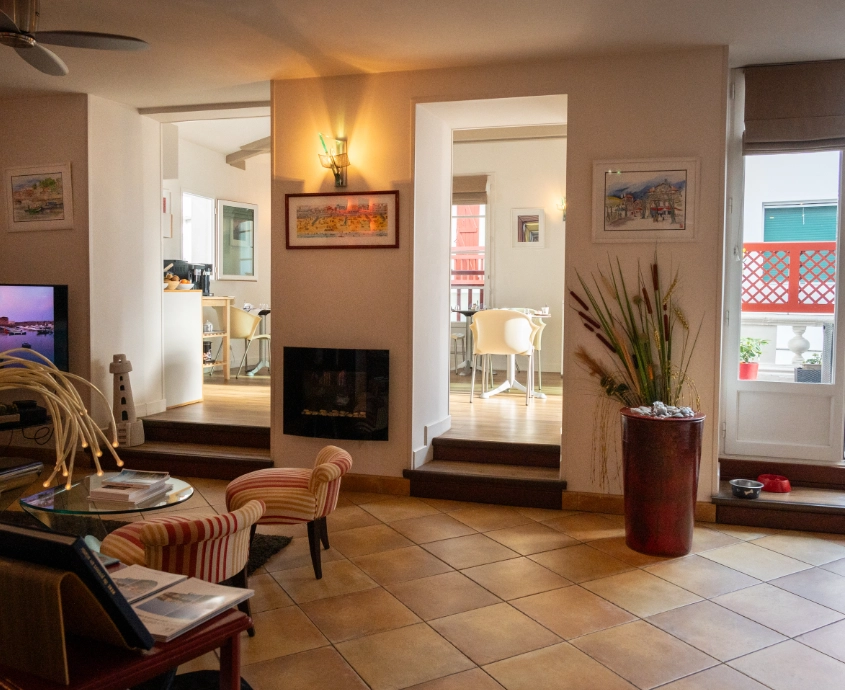 salon-hotel-les-almadies-saint-jean-de-luz-01